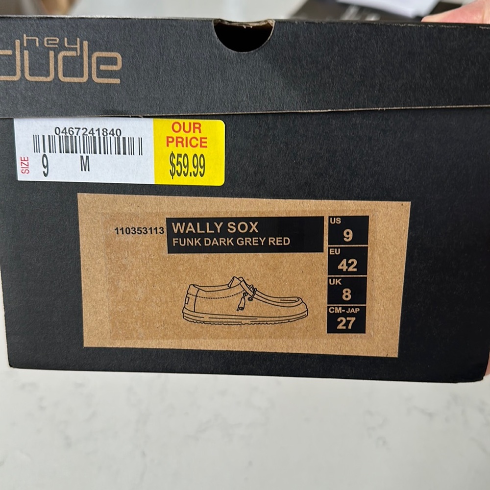 Men’s Hey Dudes Size 9